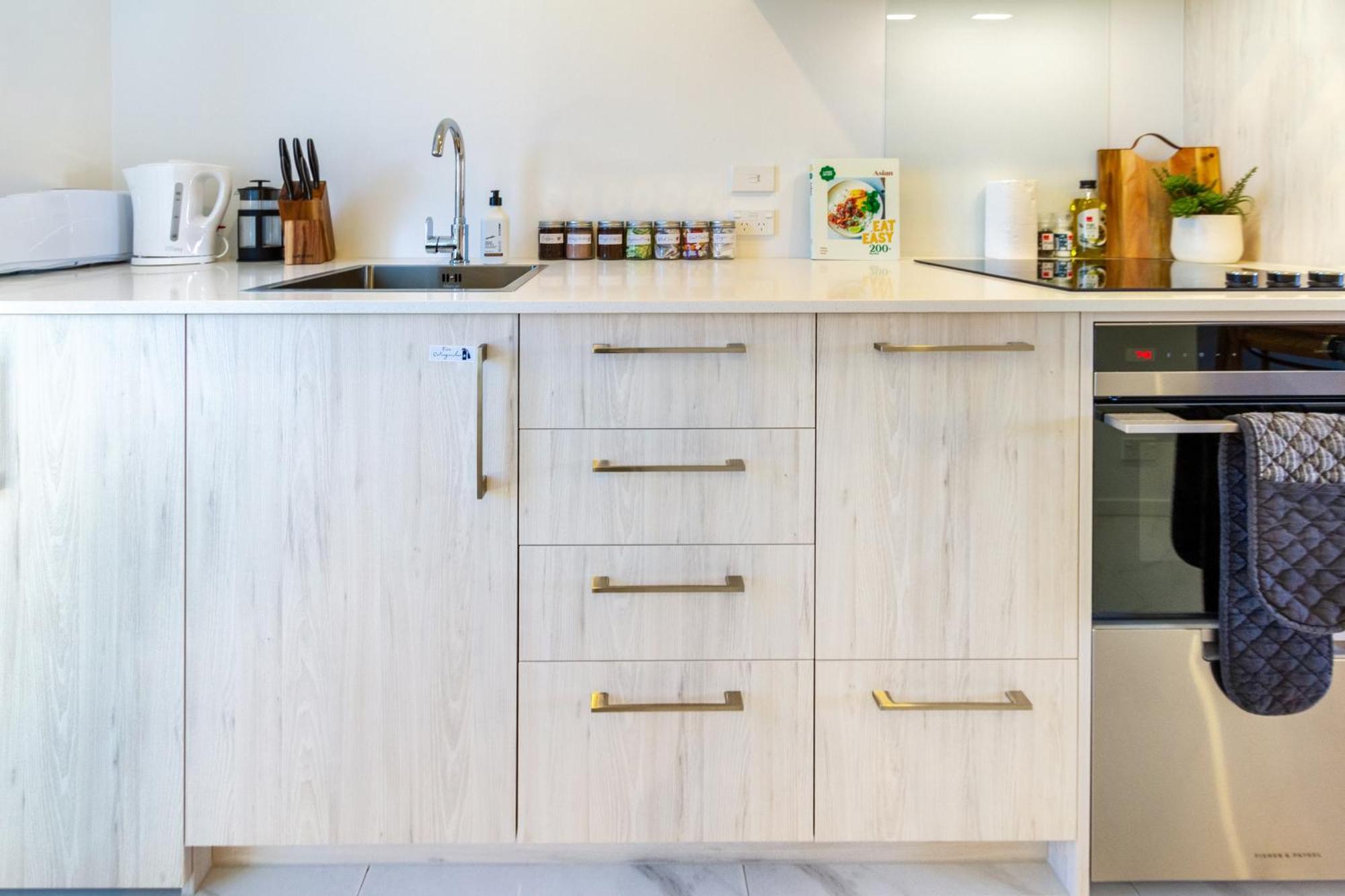 Explore From 8 Wilmer: Upper Level Cozy Studio Christchurch Esterno foto